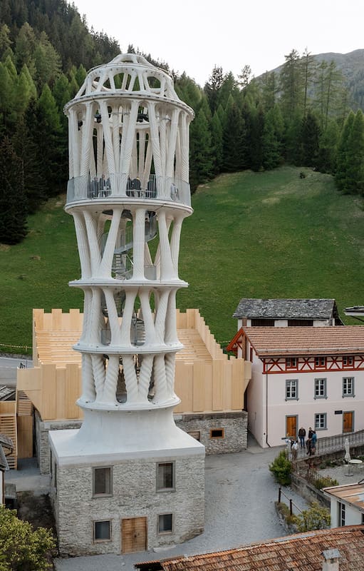 La inédita torre aspira a convertirse en un atractivo turístico para evitar que el pueblo desaparezca