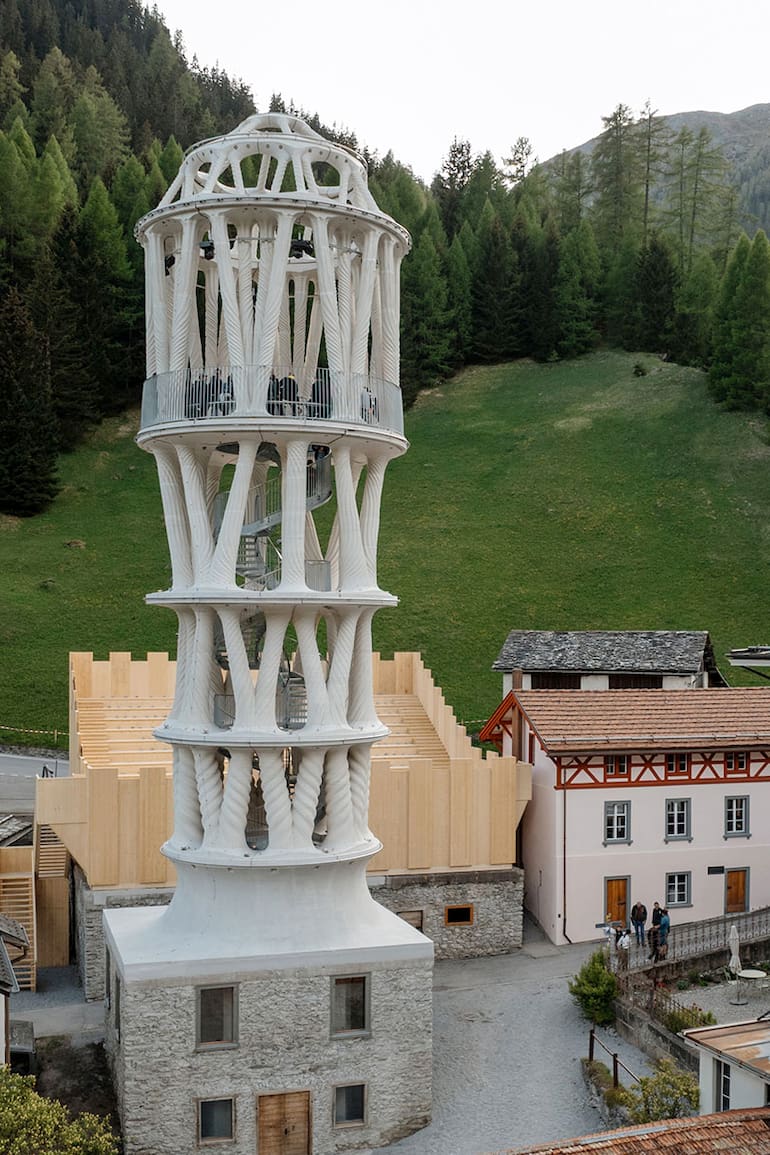 La inédita torre aspira a convertirse en un atractivo turístico para evitar que el pueblo desaparezca