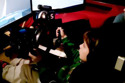 La infancia de Franco Colapinto, junto a un simulador