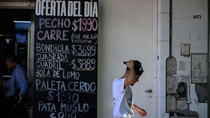 La inflación en Argentina acabará el año en el 180% anual según los expertos