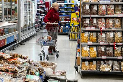 La inflación se redujo sustancialmente en 2024 y podría seguir bajando este año, hasta quedar en un 20% anual