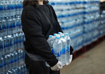La influencer antes compraba packs de agua embotellada, pero se dio cuenta que podía ahorrar aún más