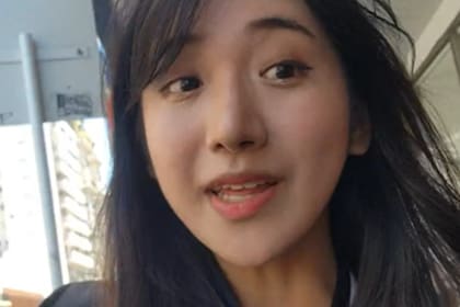 La influencer coreana asaltada en Avenida Corrientes reveló qué sucedió con la persona que le robó y si pudo o no recuperar su teléfono (Foto: Captura de video)