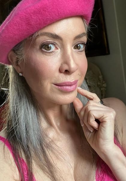 La influencer Vanessa Chamberlin quedó sin palabras por el cobro de dos botellas de agua que ni siquiera pidió