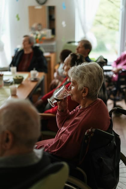 La ingesta moderada de alcohol podría tener beneficios, según expertos