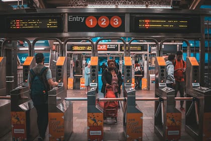 La iniciativa busca reducir el calor de los andenes en el Metro de Nueva York