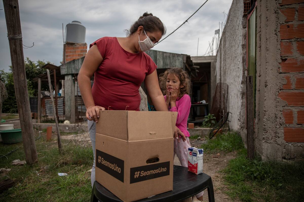 La iniciativa SeamosUno repartió alimentos a vecinos del Barrio La Base en Jose C. Paz