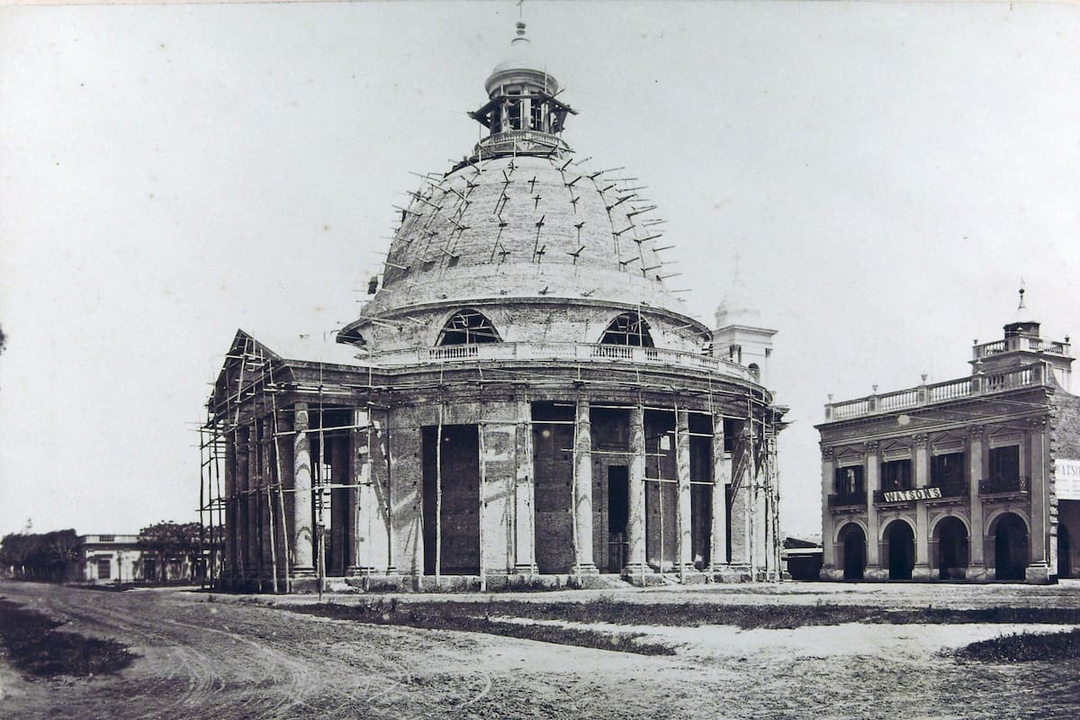 La iglesia de Las Victorias, en Paraguay y Libertad, se inauguró el 25 de octubre de 1883.