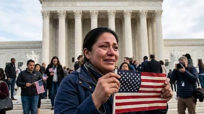 La inminente decisión de la Corte Suprema de Estados Unidos sobre la legalidad de una orden ejecutiva emitida por el presidente Donald Trump podría modificar la interpretación sobre la ciudadanía por nacimiento