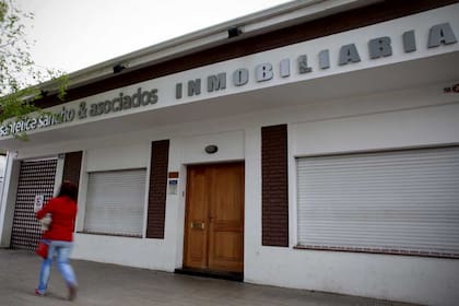 La inmobiliaria de Osvaldo Sanfelice, socio de Máximo Kirchner, donde ahora funcionará la Casa de Caleta Olivia. Foto Archivo