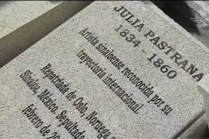 La inscripción en la tumba de Julia Pastrana, el lugar donde la artista encontró su reposo final, más de 150 años después de su muerte