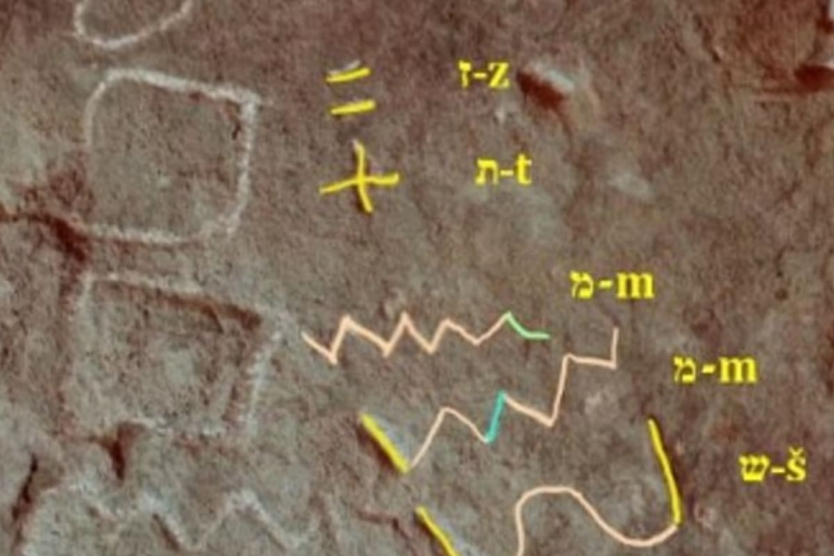 La inscripción protosinaítica de 3800 años de antigüedad se encontró en Serabit el-Khadim, en la península del Sinaí (Foto: Gentileza Universidad Johannes Gutenburg de Maguncia)