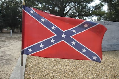 La insignia de los estados del sur es considerada un símbolo de la esclavitud y la discriminación