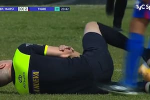 La insólita lesión del árbitro José Carreras en Deportivo Maipú vs. Tigre