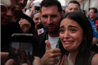 La increíble reacción de la novia de Franco Colapinto al cruzarse con Lionel Messi en el Gran Premio de Miami