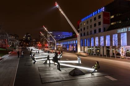 La instalación de balancines Impulse fue creada inicialmente para el distrito artístico de Montreal