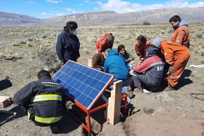 La instalación de una de las estaciones sismológicas en el Glaciarium