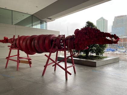 La instalación exhibida en la explanada de Colección Amalita