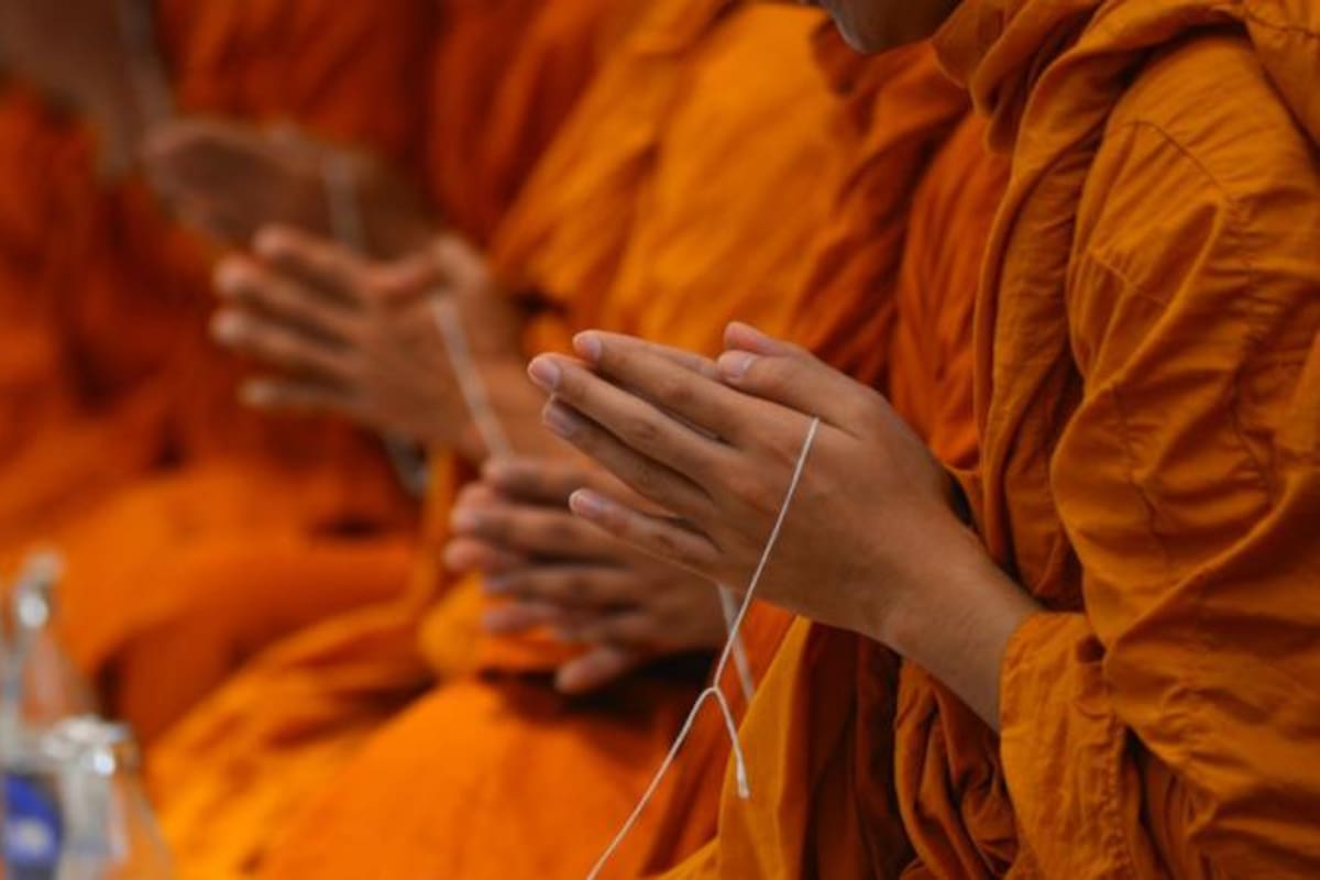 La institución budista de Tailandia se ha enfrentado al escrutinio por el mal comportamiento de sus monjes