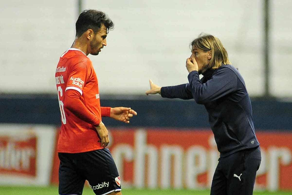 La instrucción de Beccacece para Sánchez Miño; los hinchas de Independiente estallaron contra el equipo