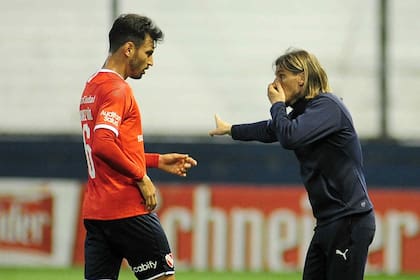 La instrucción de Beccacece para Sánchez Miño; los hinchas de Independiente estallaron contra el equipo