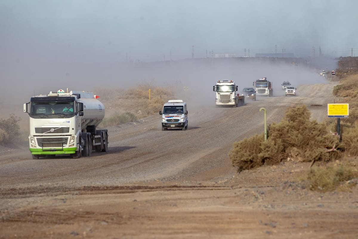 La insuficiencia de servicios básicos, los accidentes fatales y medioambientales en los yacimientos y los conflictos con las comunidades aborígenes preocupan a los inversores en el sector