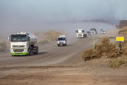 La insuficiencia de servicios básicos, los accidentes fatales y medioambientales en los yacimientos y los conflictos con las comunidades aborígenes preocupan a los inversores en el sector