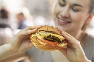 Le pidieron a la IA que inventara la hamburguesa ideal y este fue el resultado