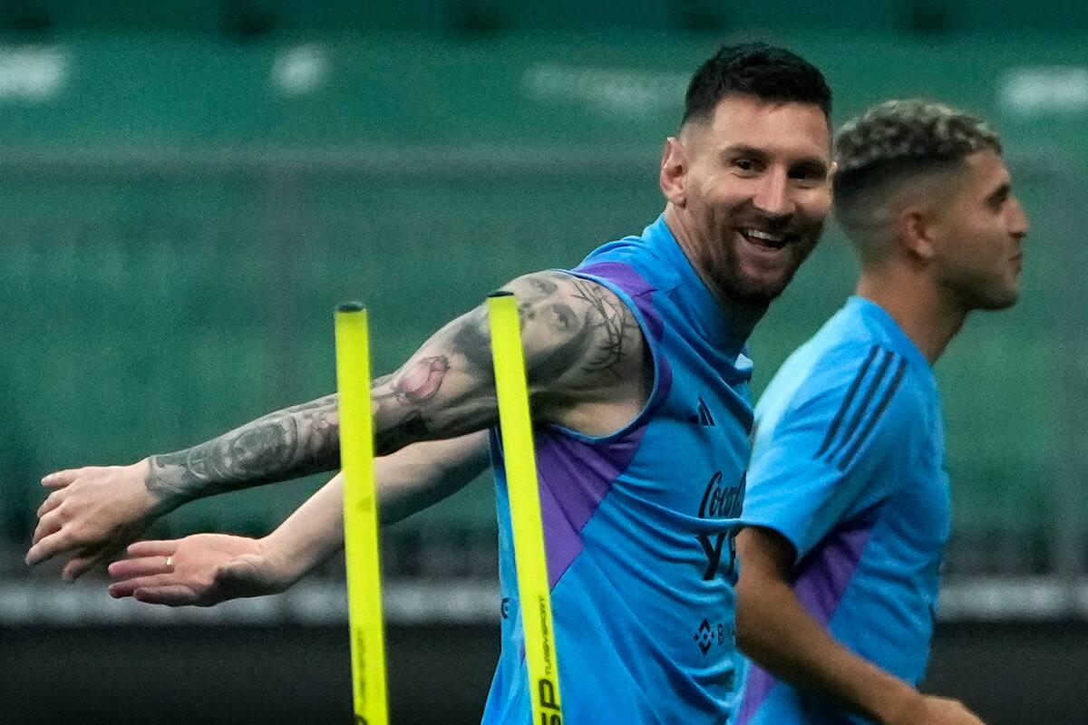La inteligencia artificial mostró cómo se vería Lionel Messi si hubiera nacido en otros países (AP Foto/Andy Wong)
