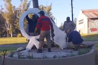 Una municipalidad de Córdoba ordenó remover un monumento en homenaje a Madres de Plaza de Mayo