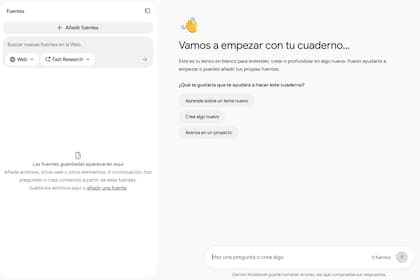 La interfaz de la plataforma es directa: se agregan las fuentes a la izquierda y se interactúa con el contenido en el centro de la pantalla