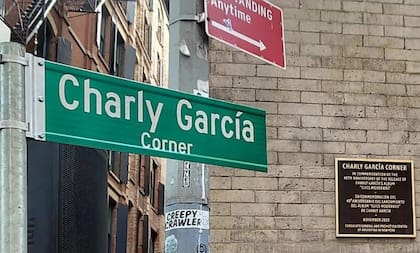 La intersección entre Walker Street y Cortlandt Alley, en Nueva York, tiene nombre propio: desde noviembre de 2023 es la “Esquina Charly García”