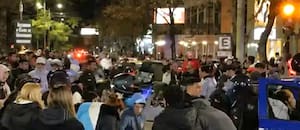 Lo ubicaron entre la gente que festejaba el triunfo de Argentina y le dispararon tres tiros en la nuca