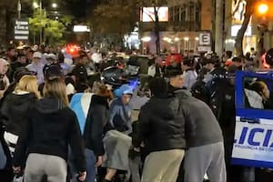 Lo ubicaron entre la gente que festejaba el triunfo de Argentina y le dispararon tres tiros en la nuca