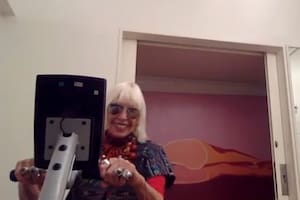 La intimidad de los artistas de entrecasa: de la bici fija de Marta Minujín a los óleos y las performances en TikTok.