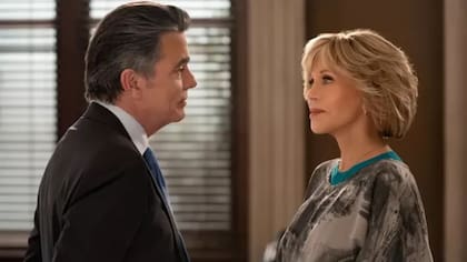 La intimidad entre adultos mayores se vuelve cada vez más visible con series como Grace y Frankie