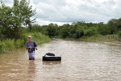 La inundación tiene aislada a Niogasta desde hace dos meses