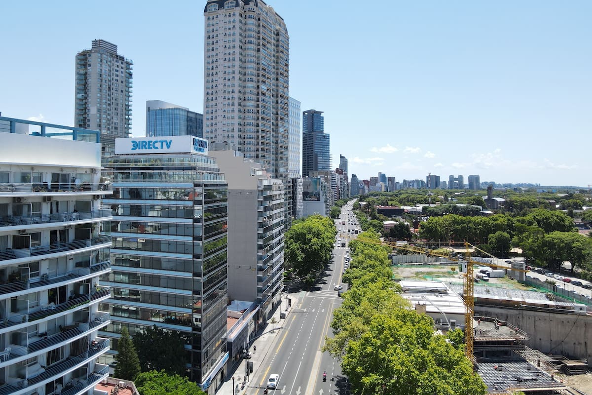 La inversión inmobiliaria ocupa un lugar clave entre quienes buscan proteger sus ahorros ante la inflación, las devaluaciones y la volatilidad financiera.