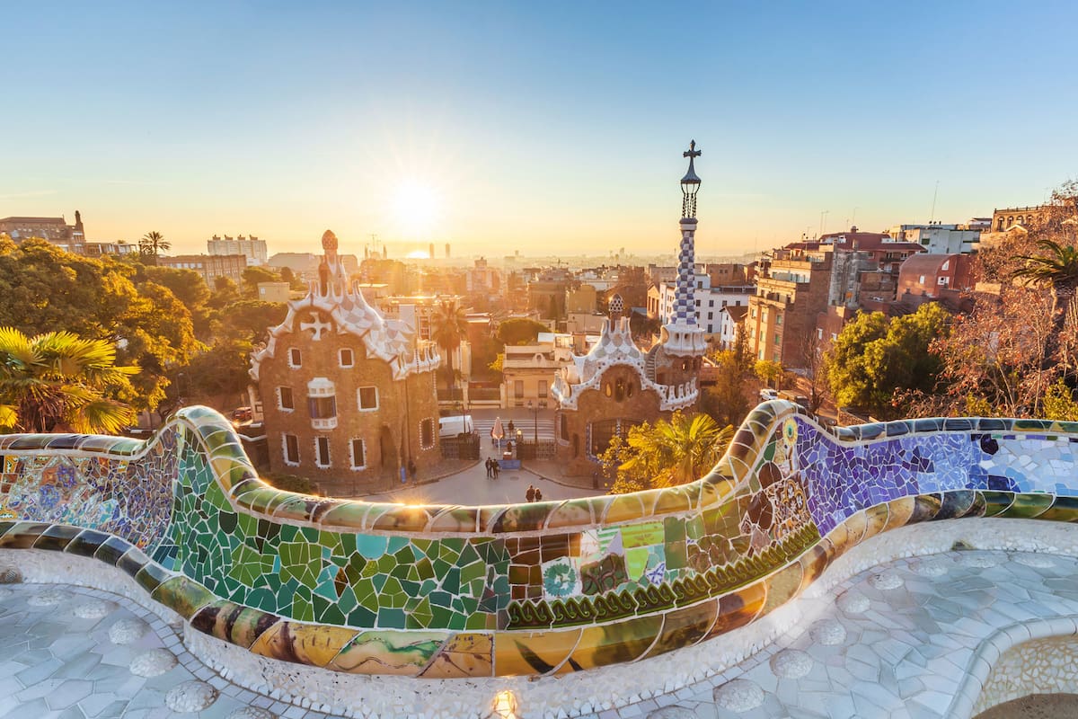 La inversión necesaria para adquirir un inmueble, la renta y las oportunidades; además la oferta en Barcelona y las zonas de Madrid que prometen revalorizaciones