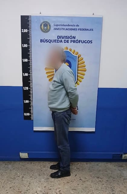 La investigación comenzó tras la realización de una denuncia anónima radicada al 911 que alertaba sobre un prostíbulo ubicado en la calle Suipacha al 800