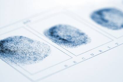 La investigación de tres meses reveló un esquema de fraude que afectó a más de 100 ciudadanos