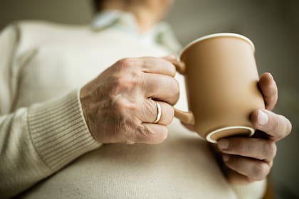 La investigación dio como resultado que beber tres tazas de café al día está asociado con el deterioro neurocognitivo más rápido en el tiempo