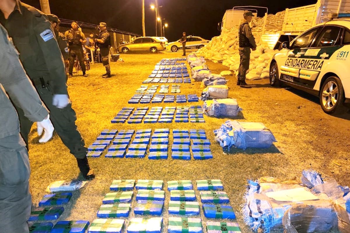 La investigación empezó en marzo de 2023, cuando en las cercanías de Rosario fue interceptado un cargamento de 427 kilos de cocaína