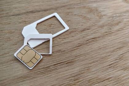 La iSIM permite dejar de usar la tarjeta para tener conectividad celular en los dispositivos; es una alternativa a la ya existente eSIM