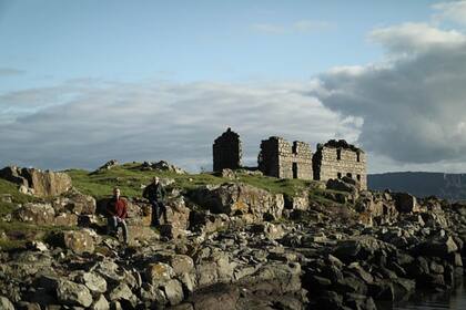 La isla está ubicada entre Escocia e Irlanda