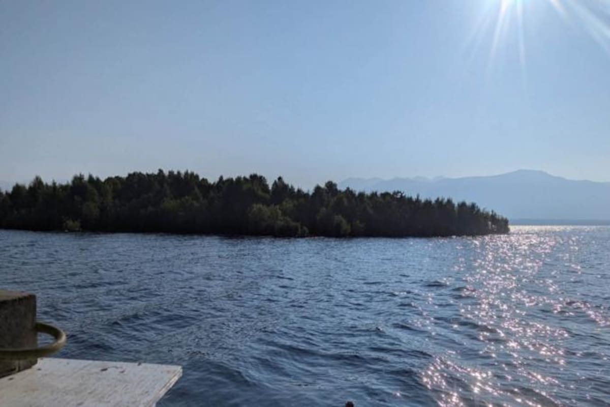 La isla flotante fue avistada por primera vez por navegantes a mediados de agosto