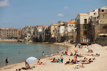 La isla italiana ya planifica el regreso del turismo para compensar las pérdidas provocadas por la pandemia.