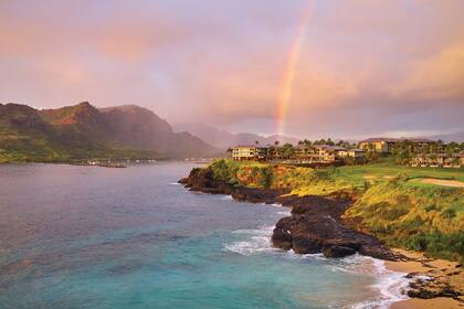 La isla Kauai es conocida por sus atractivos naturales como montañas, selvas tropicales, cascadas y playas