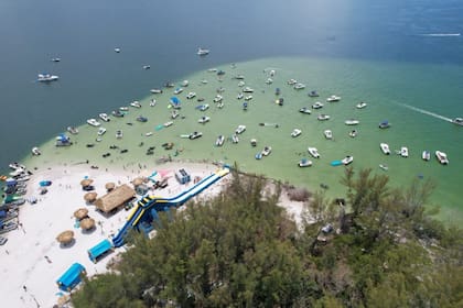 La isla se convirtió en un punto de encuentro y fiesta para sus miembros