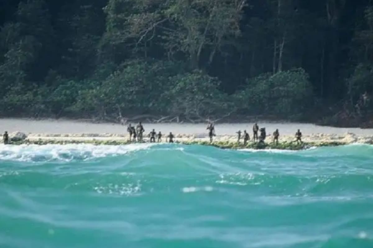La isla Sentinel del Norte pertenece a la India, pero está prohibido acercarse a sus costas: la tribu que la habita es considerada de las más primitivas del mundo